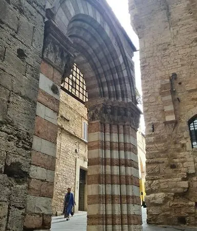 Via Del Melo Pérouse